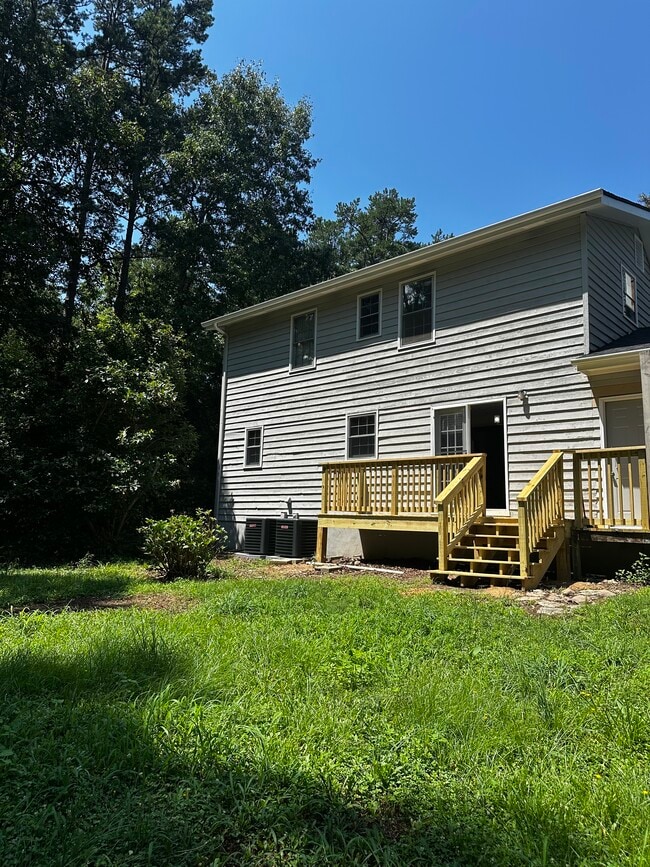 Photo - 14 Country Ln SE