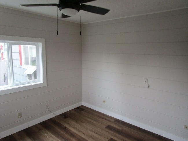 Building Photo - 0521 Unit 02