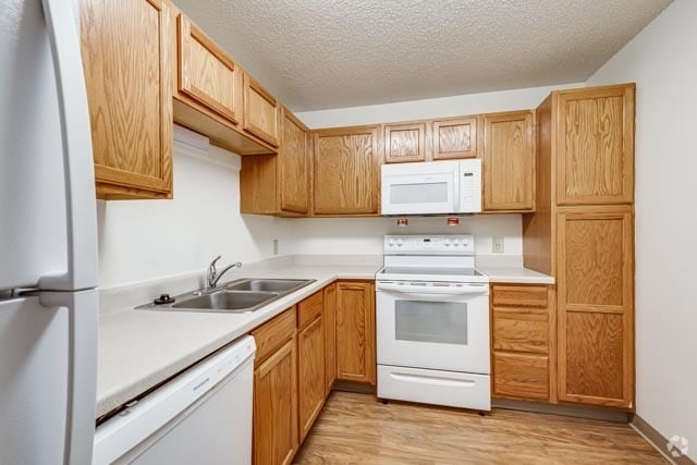 The Highlands - 2HAB, 2BA - 919SF - Cocina - The Highlands Apts and Townhomes