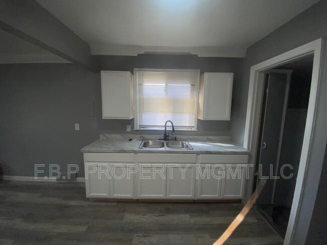 Photo - 8443 Pierson St