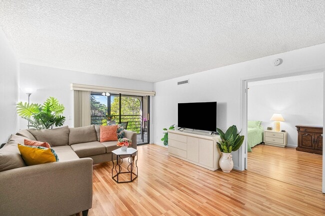 Building Photo - 10110 Cedar Point Blvd Unit 305