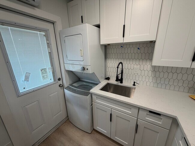 Photo - 1077 NE 34th St Unidad 2