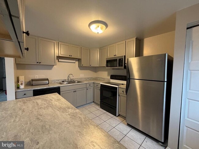 Photo - 327 James St