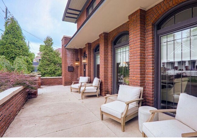 708 N Highland Ave