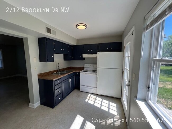 Photo - 2712 Brooklyn Dr NW