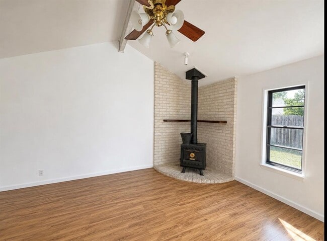 Photo - 705 Garden Villa Cir