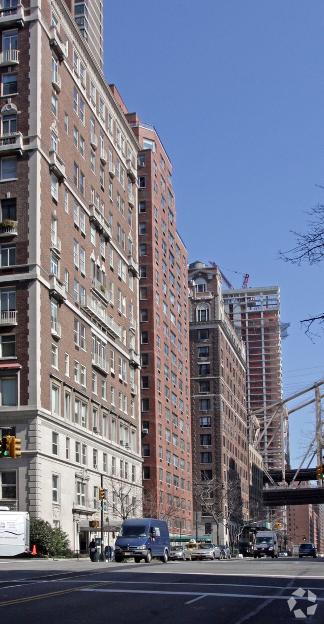 Photo - 16 Sutton Place