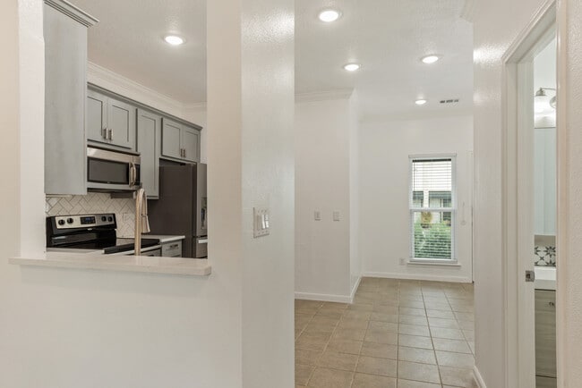 Building Photo - 1307 Kinney Ave Unit 137 Rental