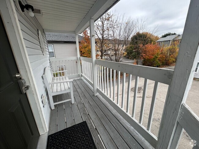 Building Photo - Cozy 2 Bedroom Upstairs Unit Rental