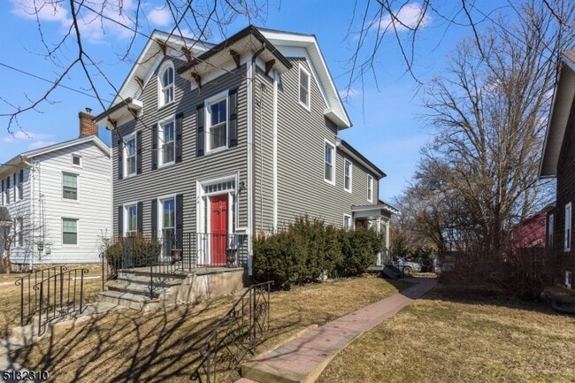 Photo - 211 Washington St