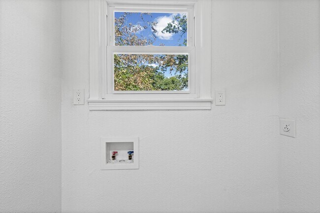 Photo - 2515 Yeager St