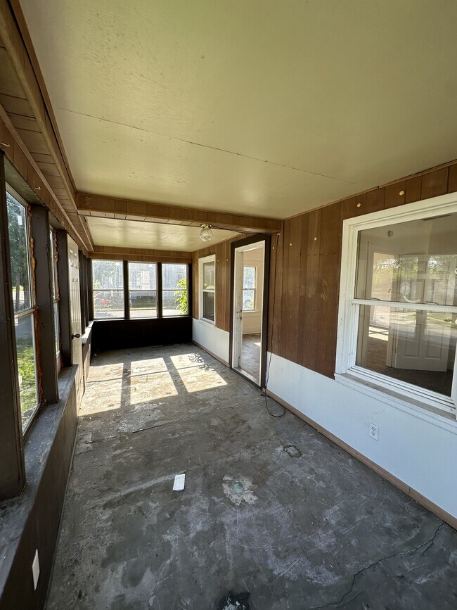 Photo - 1403 W 4th St