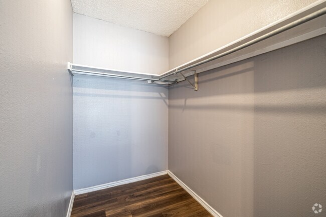 2BR, 2BA - 871SF - Primary Closet
