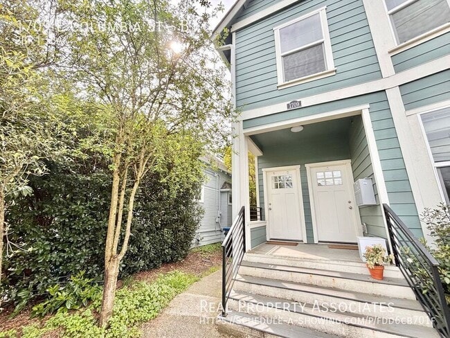 Building Photo - 1709 E Columbia St Unit B