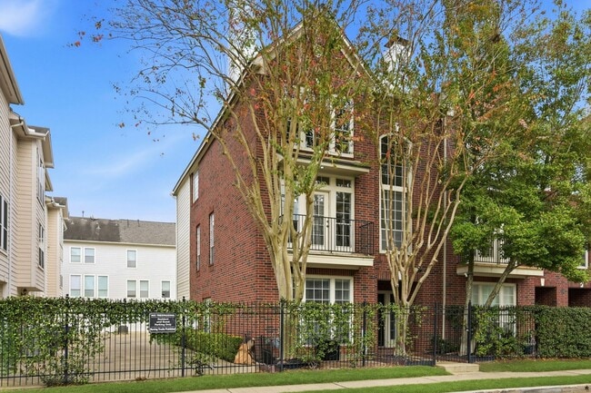 Photo - Charming Corner Townhouse in the Heart of Midtown