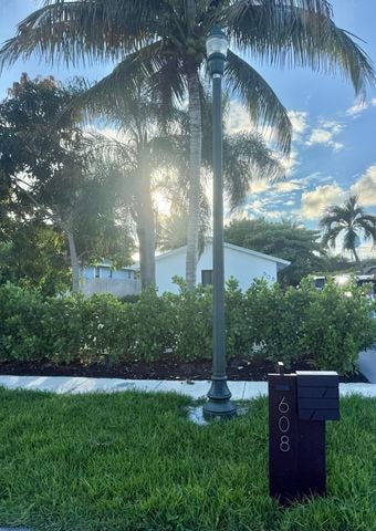 Photo - 608 SE 2nd Ave