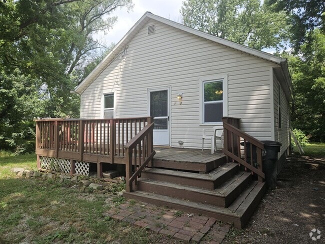 Building Photo - 2 Bed 1 Bath House