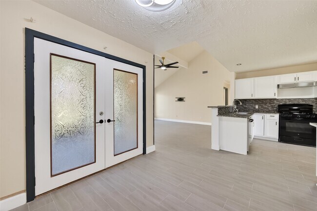 Photo - 7534 8 Willows Rd