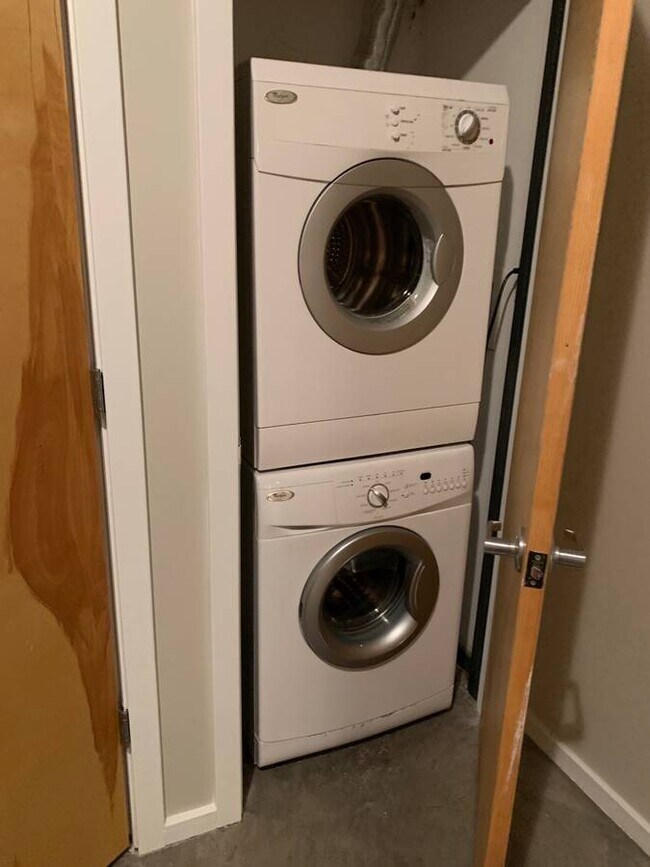 Photo - 16 W Broad St Unidad Apartment 1