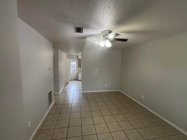 Photo - 3806 NW Huntsboro St Unit 102