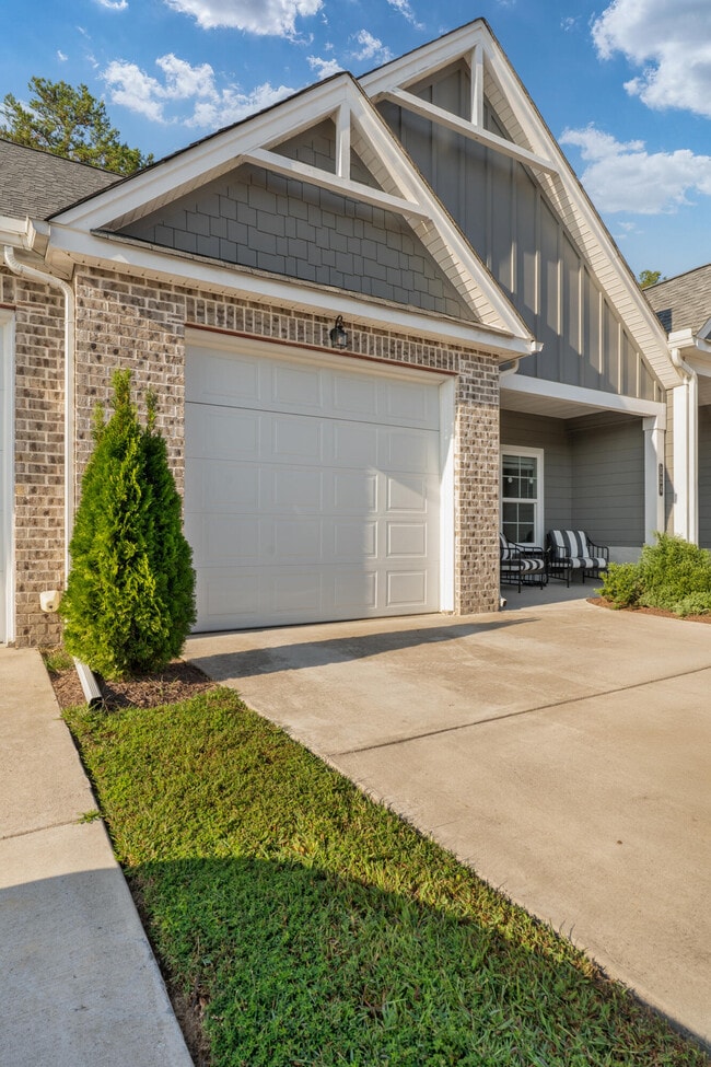 Photo - 524 NE Bellingham Dr