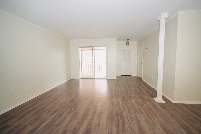 7600 Burgoyne Rd Unit 250