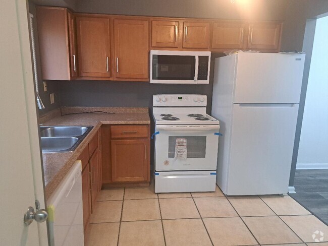 Building Photo - 1250 E 276th St Unit 2F Rental