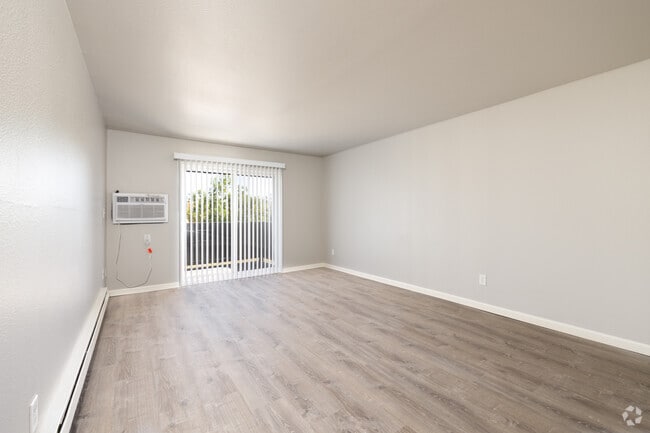2BR, 1BA - 1,000SF - Living Roon