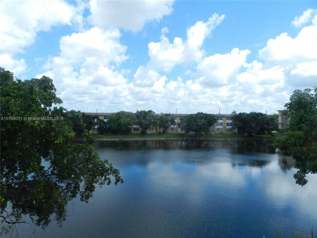 Building Photo - 5335 NW 10th Ct Unit 307