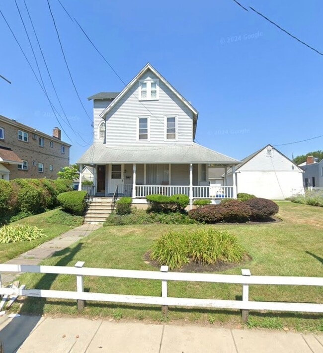 Building Photo - 207 Chester Pike Unit 2