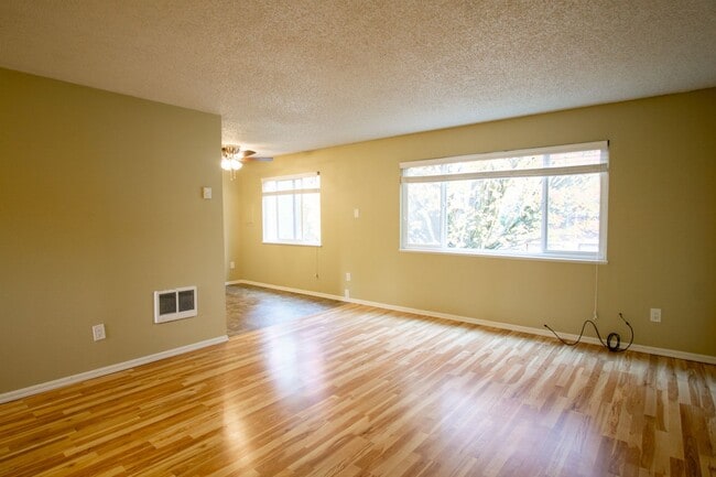 Photo - Garden Level 2 Bedroom in Trendy Buckman Neighborhood! Unit 1547