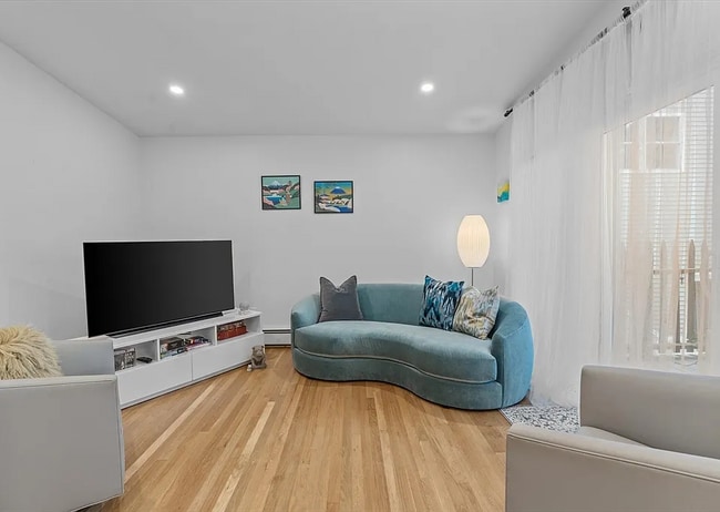 Photo - 402 E 7th St Unit 2