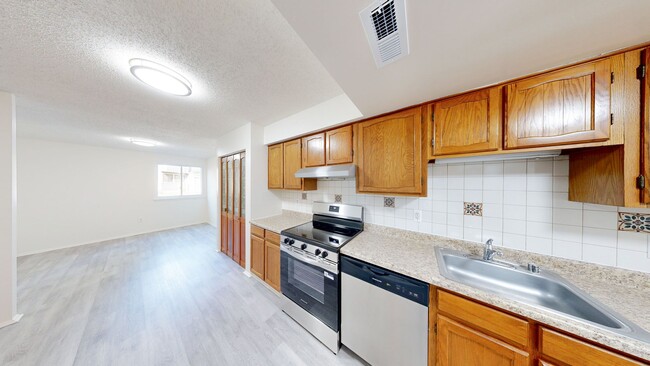 Photo - Fresh and Updated 3Bed/2.5Bath End unit Townhome!