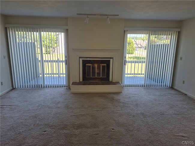 Photo - 489 Summerhaven Dr N