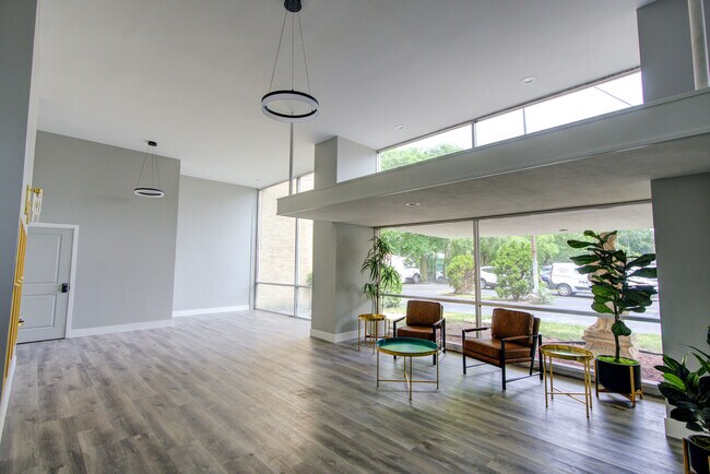 Photo - 7250 N Western Ave