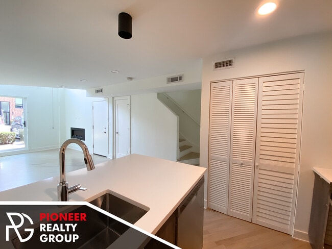 Photo - 932 W Grace St