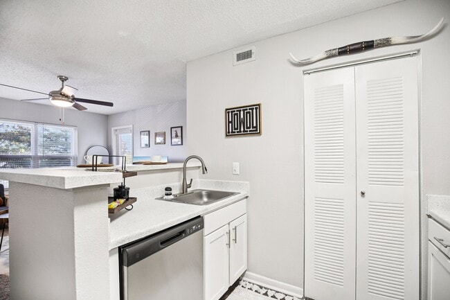 Photo - 1070 Main Apartments