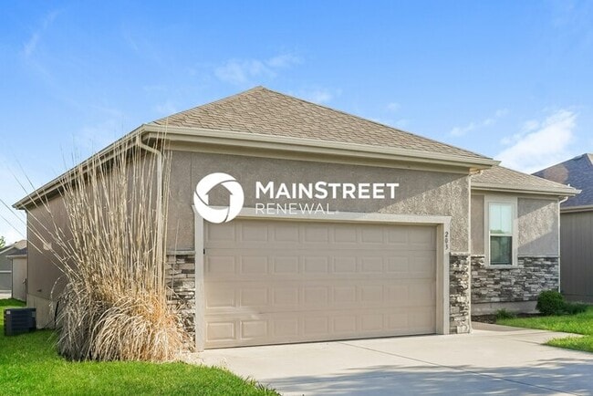 4 Bedroom Pet-Friendly Home in Grain Valley, MO with Main Street Renewal