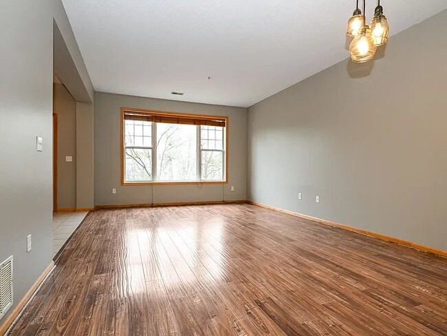 Photo - 770 Wisconsin Ave N