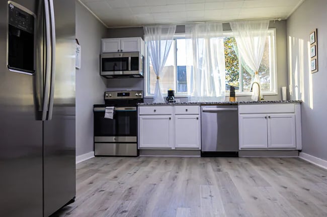 Photo - 4152 Baker St NE