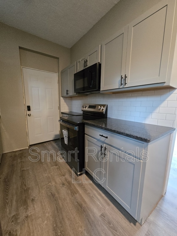 Building Photo - 4209 Ellenwood Ave Rental