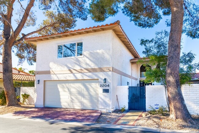 Stunning Remodeled 4-Bedroom Home in Exclu... - Stunning Remodeled 4-Bedroom Home in Exclu...
