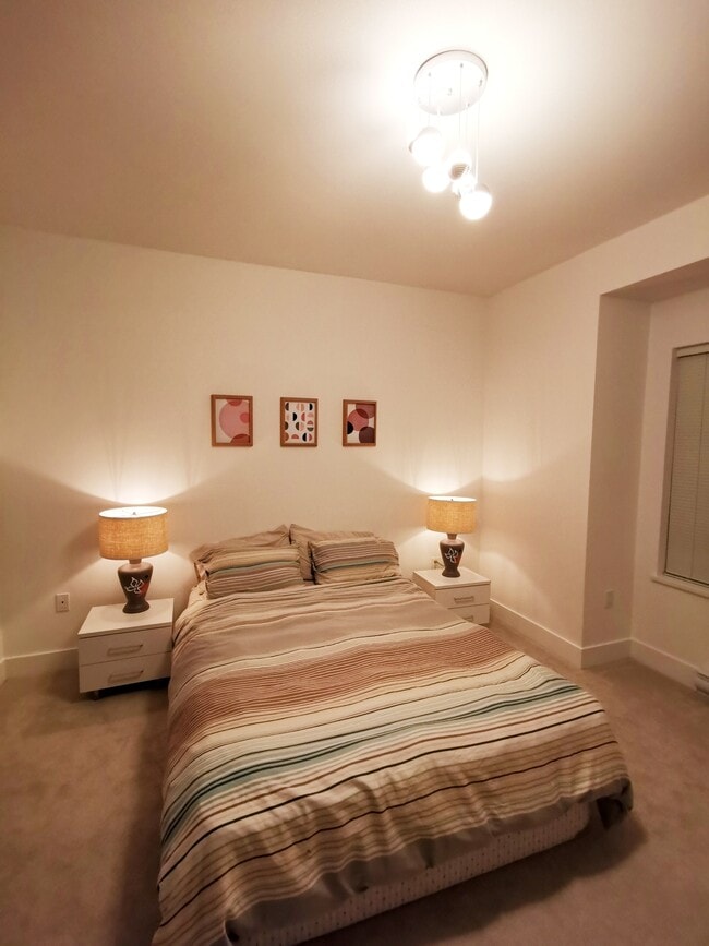 Photo - 17555 57A Av