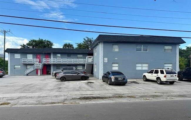 Building Photo - 5831 SW 36th Ct Unit 204
