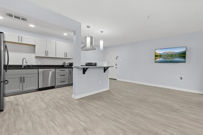 Photo - 500 Umstead Dr