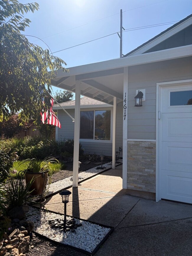 Building Photo - Beautifully Remodeled 3 Bedroom Home with ...