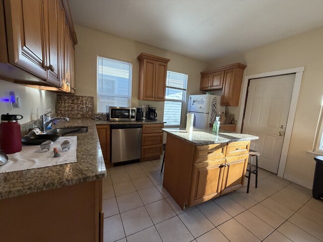 Building Photo - 8 Eldora St Unit 3