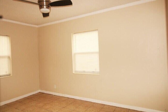 Photo - 346 W 15th St