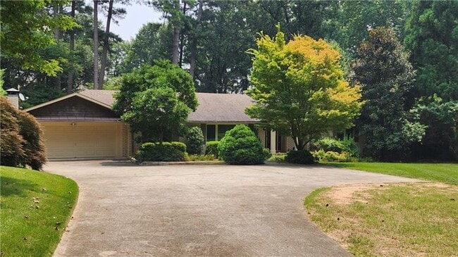 Building Photo - 4615 Mystic Dr NE Rental