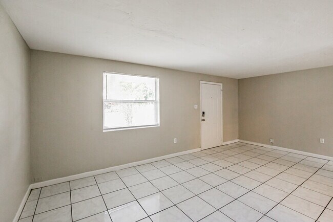 Photo - 2418 SW 6th Ct